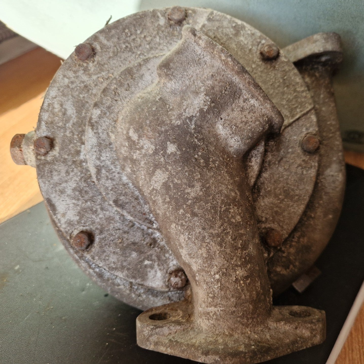 Waterpump Assy 6/8LXB with cover