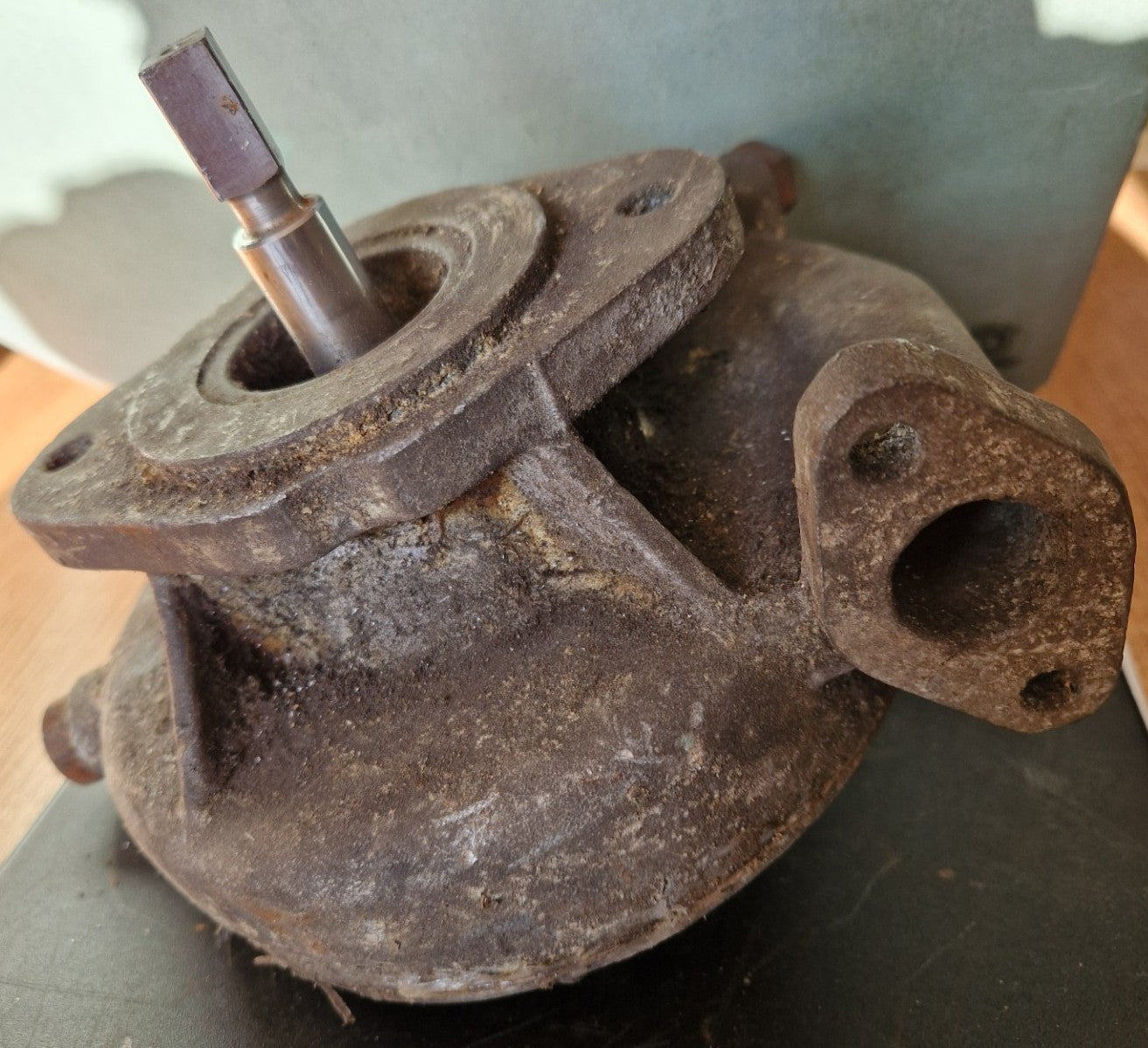 Waterpump Assy 6/8LXB with cover